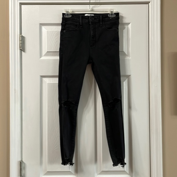 ❤️ 5/$25 - Abercrombie and Fitch crop jean Sz 2 - Picture 1 of 7